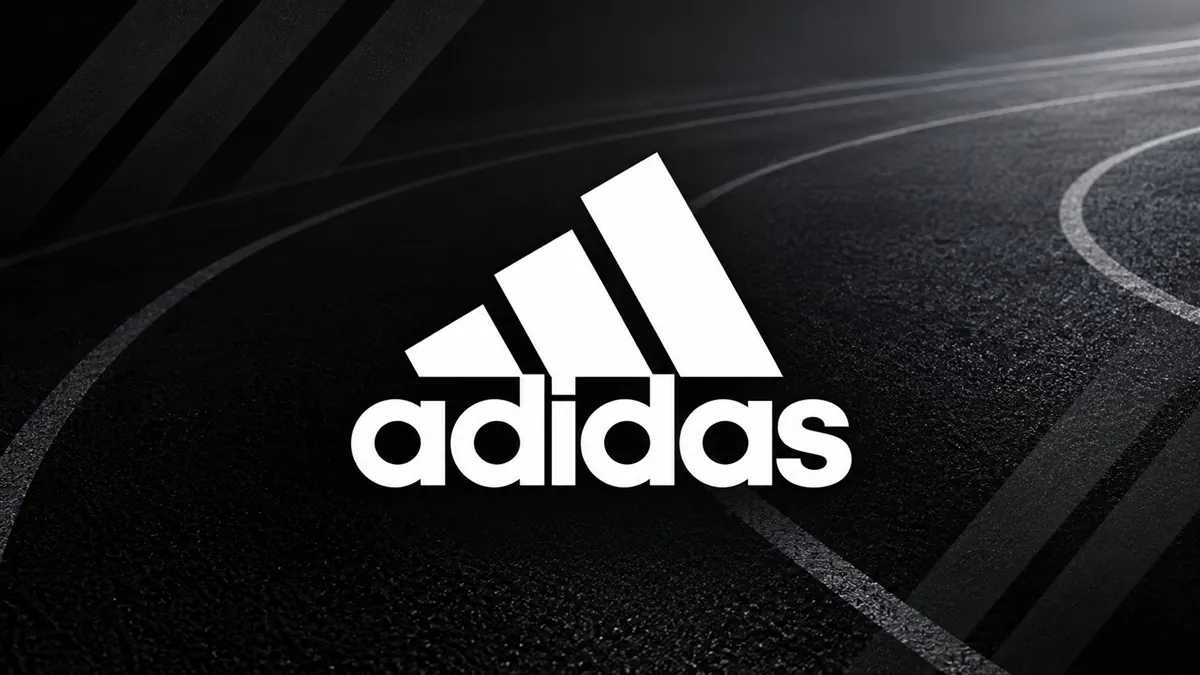 Logomarca branca da Adidas em destaque sobre arte institucional escura