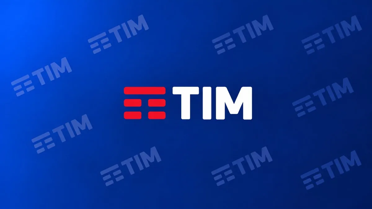 Logomarca da TIM sobre fundo azul institucional