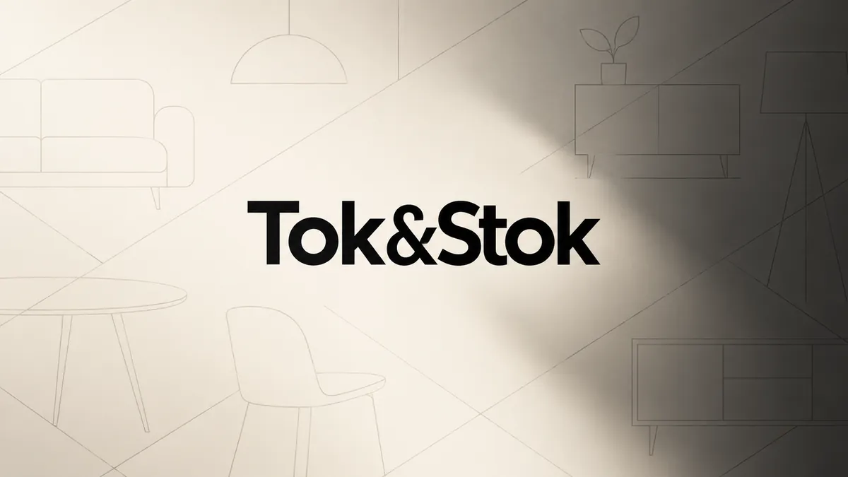 Logomarca Tok&Stok em composição institucional arquitetônica