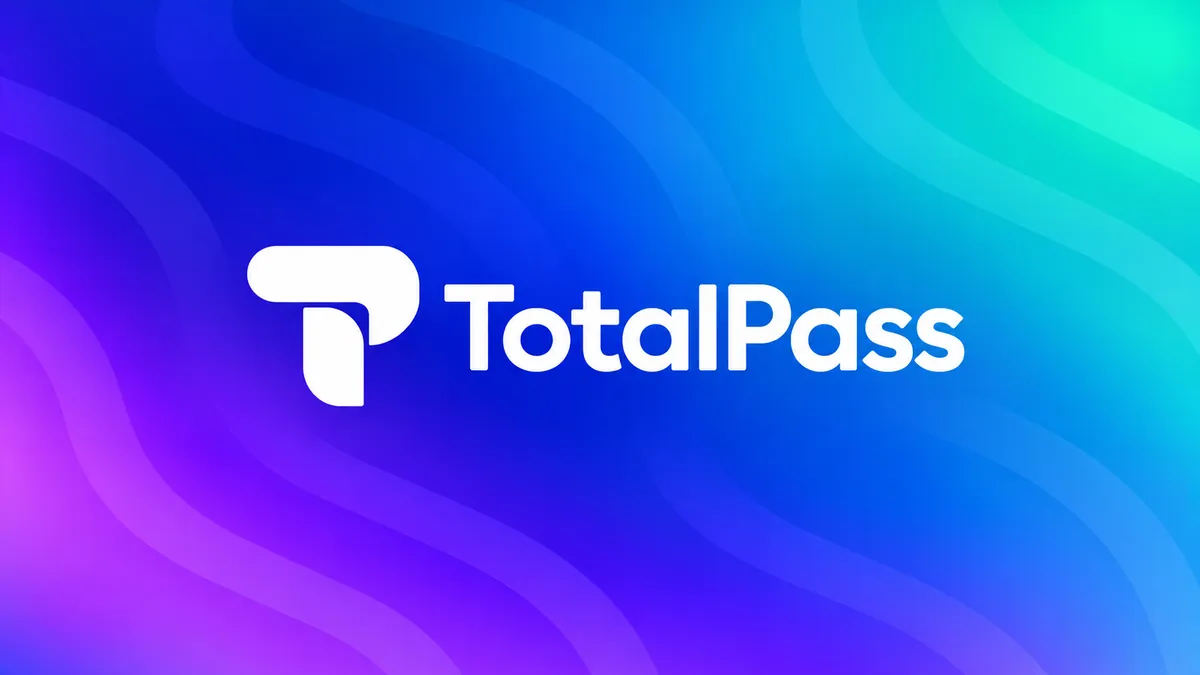 Logomarca TotalPass em gradiente institucional de bem-estar